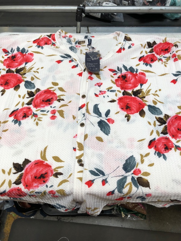 Photo 1 of 2XL WOMEN FLORAL  SHIRT 