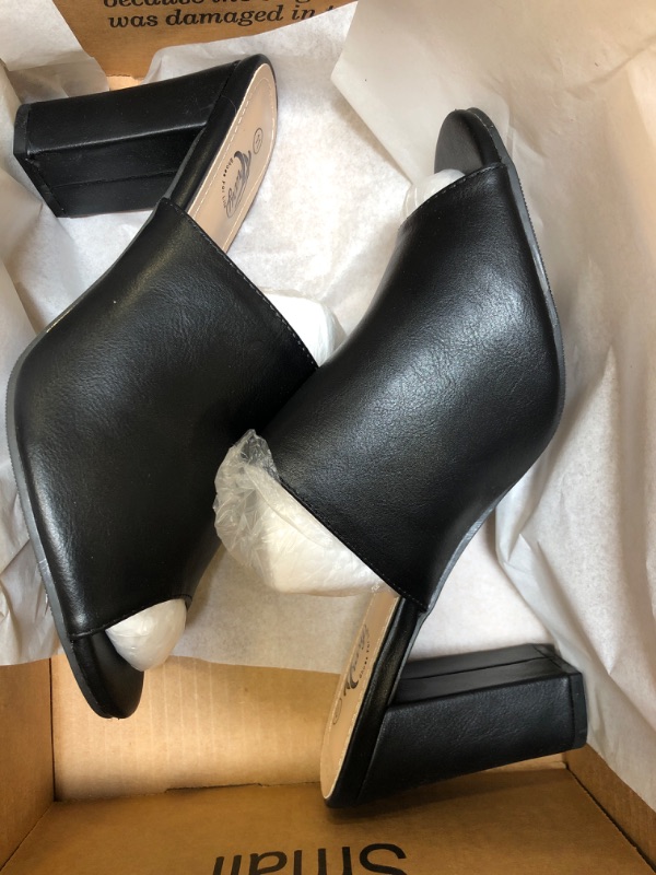 Photo 1 of BLACK HEELS SIZE 11