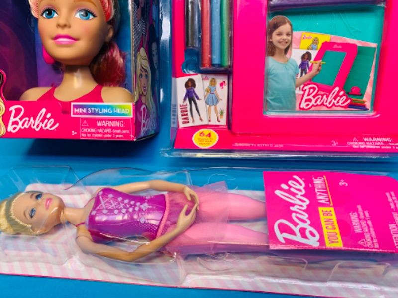 Photo 3 of 222571… 3 piece Barbie styling head, doll, and activity set
