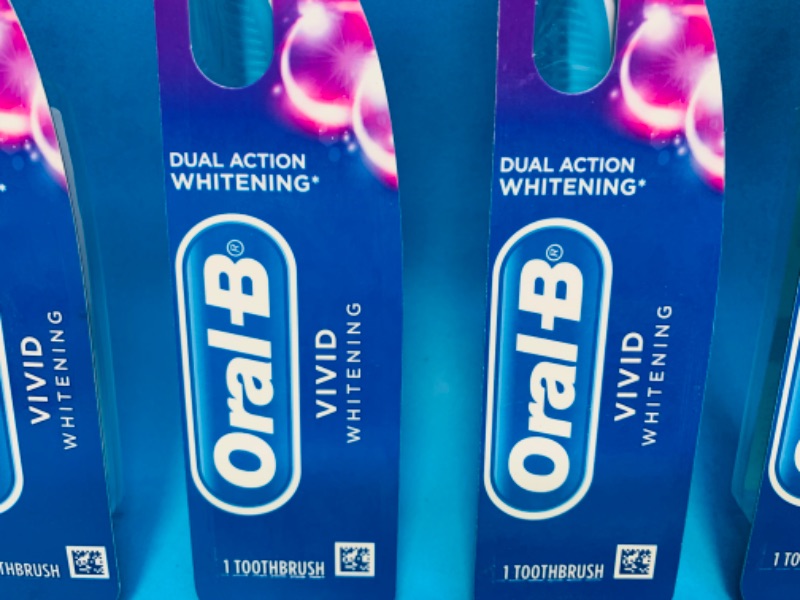 Photo 2 of 222587… 6 soft Oral-B vivid toothbrushes 