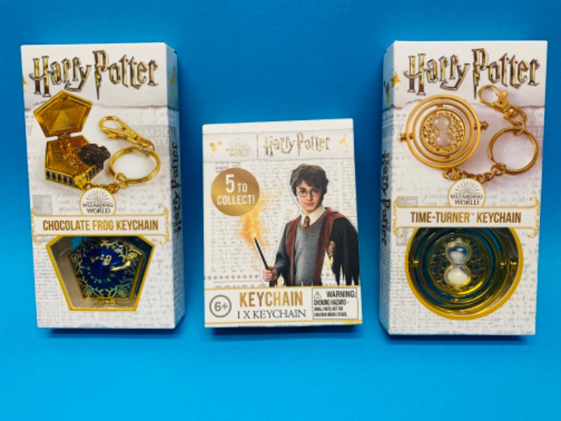 Photo 1 of 222596… 3 Harry Potter keychains 