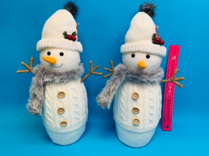 Photo 1 of 223135… 2 fabric cabin snowmen figures 