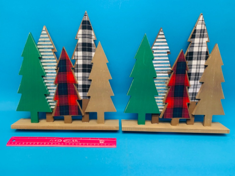 Photo 1 of 223140…2 wood holiday displays 