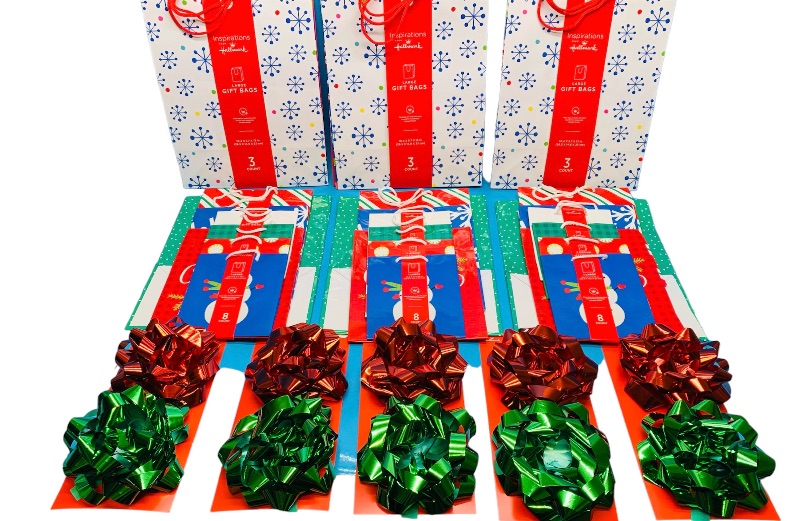 Photo 1 of 223439…33 gift bags and 10 large bows