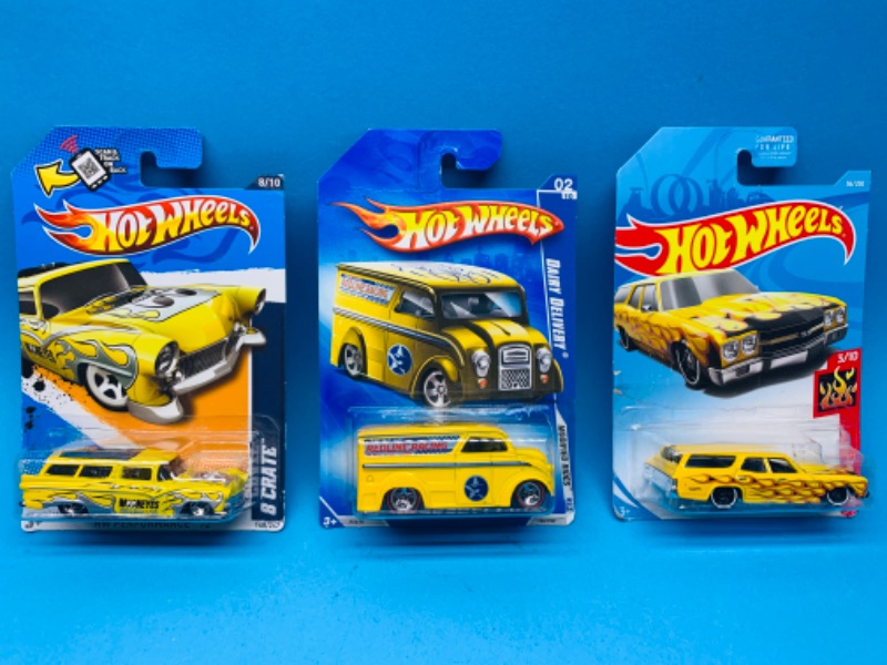 Photo 1 of 224167…3 hot wheels die cast cars