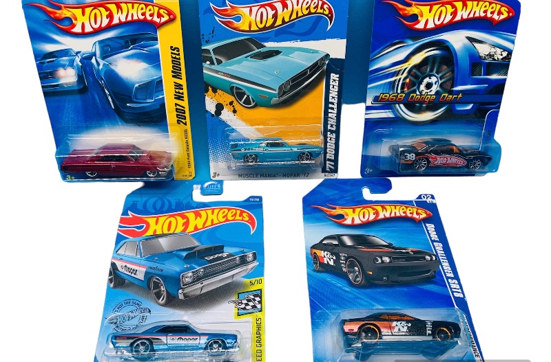 Photo 1 of 224168…5 hot wheels die cast cars