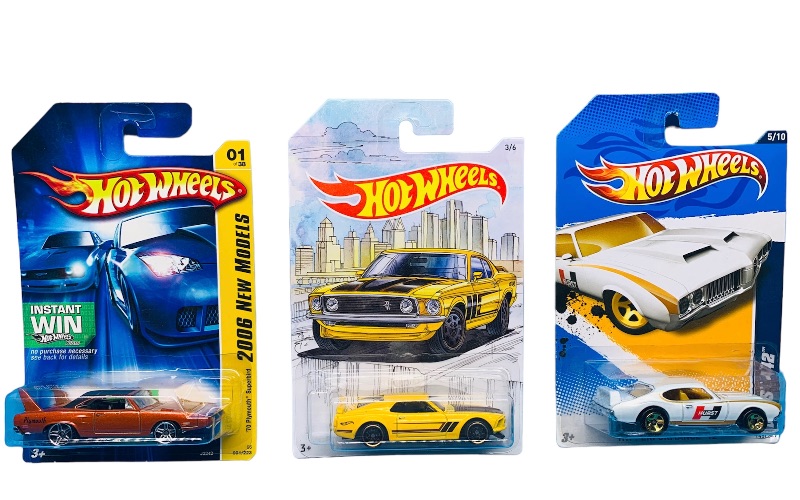 Photo 1 of 224169…3 hot wheels die cast cars