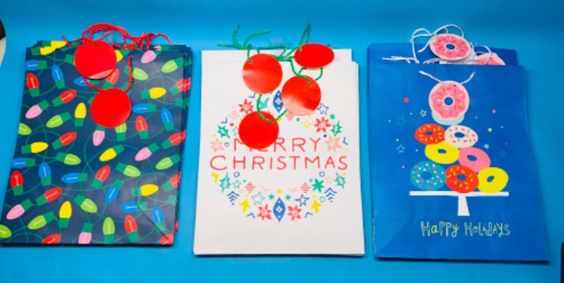 Photo 1 of 224666… 15 Xlarge Christmas gift bags 