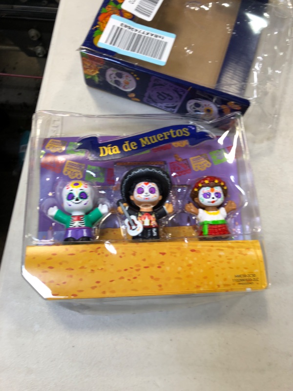 Photo 2 of Little People Collector Día De Muertos Special Edition Figure Set
