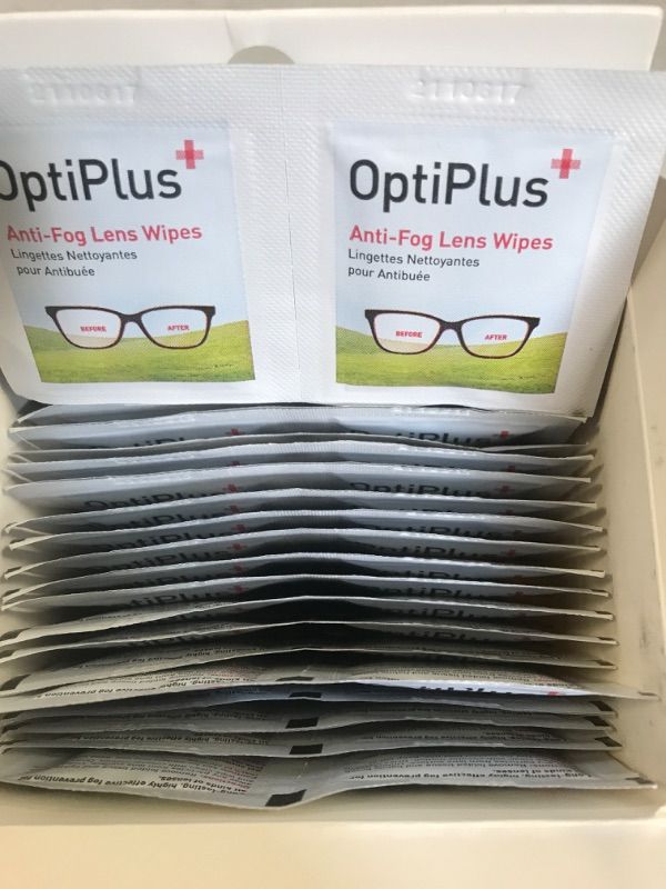 Photo 3 of OptiPlus Anti Fog Lens Wipes  -- 100 COUNT --
