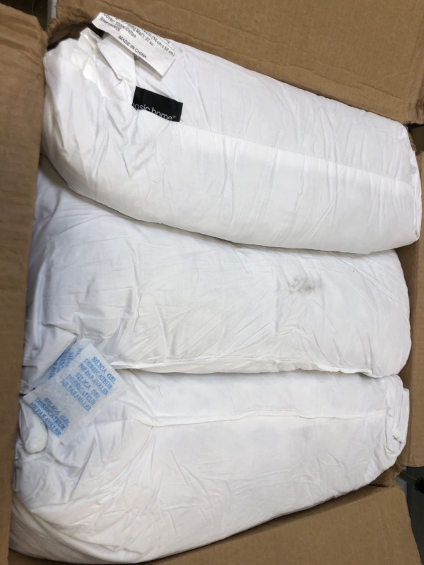 Photo 1 of 4pcs 22x22in pillow insert ---dirty item 