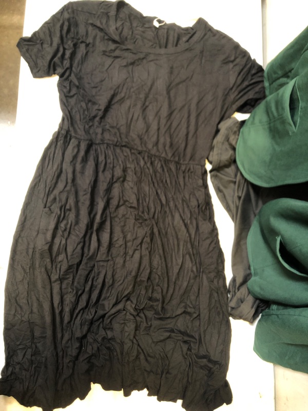 Photo 3 of 3-PIECE WOMENS CLOTHING BUNDLE :: SIZE 2XL, BLACK SHIRT, GREEN BLAZER, BLACK DRESS WITH POCKETS