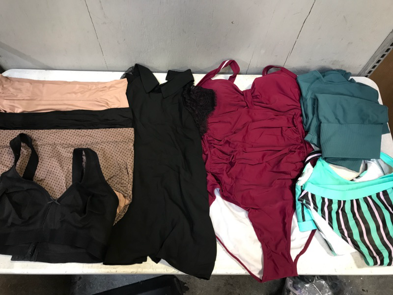 Photo 1 of BAG LOT.... WOMENS CLOTHING. FEATURING SWIMSUITS. VARIOUS SIZES. 10 PIECES
