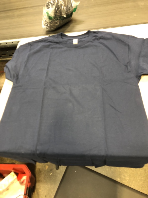 Photo 1 of Gildan size large t shirt 