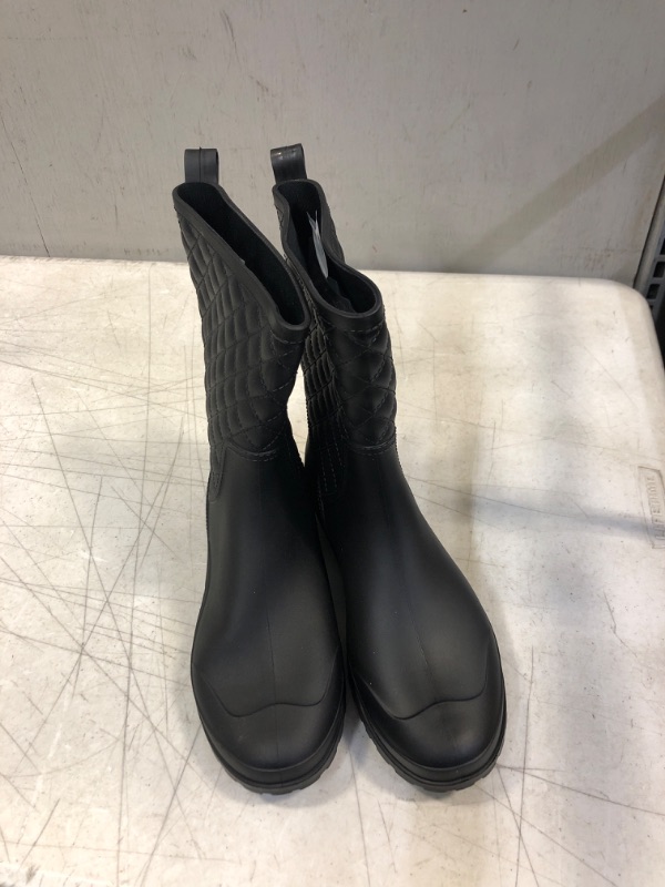 Photo 1 of  WOMENS BLACK RAIN BOOTS ( SIZE: XL/8) 