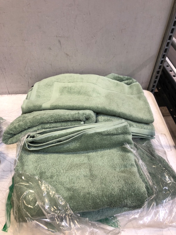 Photo 1 of 6 PC LIGHT GREEN TOWELS 
