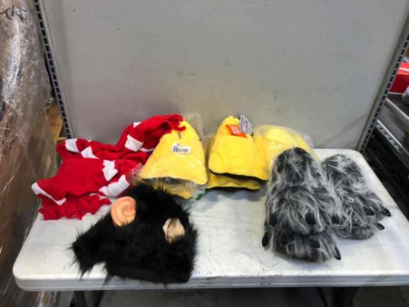 Photo 1 of 8Pcs bag of house slippers and miscellaneous items