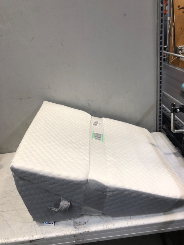 Photo 1 of 2 PC ELEVATED MEMORY FOAM PILLOWS 