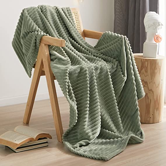 Photo 1 of 106X90 100% POLYESTER BLANKET GREEN