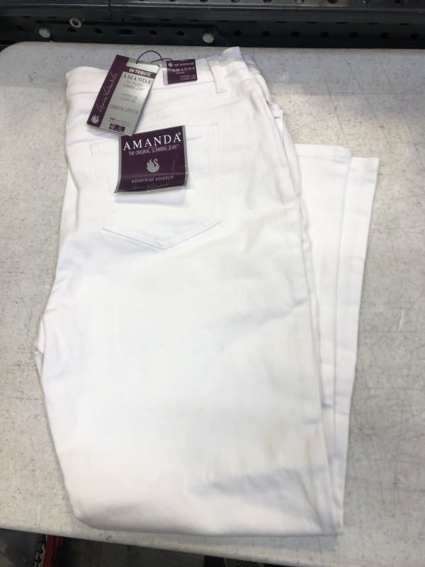 Photo 1 of AMANDA SLIMMING JEAN WHITE SIZE 16P AVERAGE 