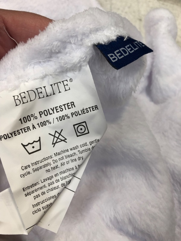 Photo 2 of BEDLITE WHITE PLUSH BLANKET TWIN SIZE 