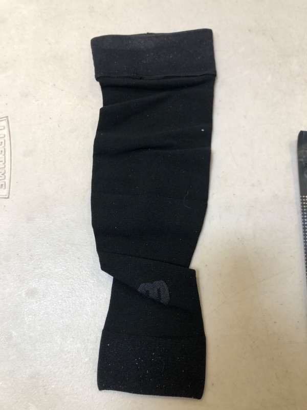 Photo 2 of MGANG Lymphedema Compression Arm Sleeve for Women Men, Opaque, 20-30 mmHg Compression Full Arm Support with Silicone Band, Relieve Swelling, Edema, Post Surgery Recovery, Single Black M Medium(Single) Black (20-30 Mmhg With Silicone Band)