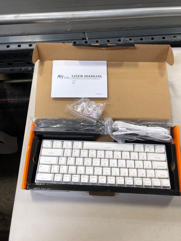 Photo 1 of MECHANICAL WIRLESS KEYBOARD 