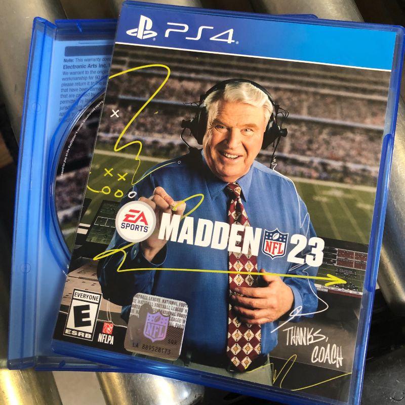 Photo 3 of Madden NFL 23 – PlayStation 4
