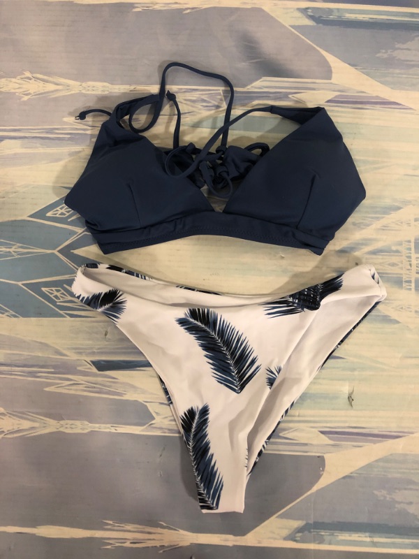 Photo 1 of 2 PIECES MED SWIMWEAR 