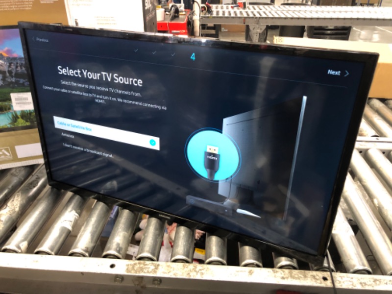 Photo 2 of SAMSUNG 32-inch Class LED Smart FHD TV 1080P (UN32N5300AFXZA, 2018 Model)