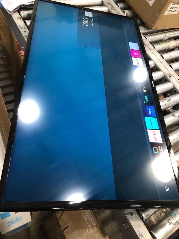 Photo 2 of SAMSUNG 40-inch Class LED Smart FHD TV 1080P (UN40N5200AFXZA, 2019 Model)