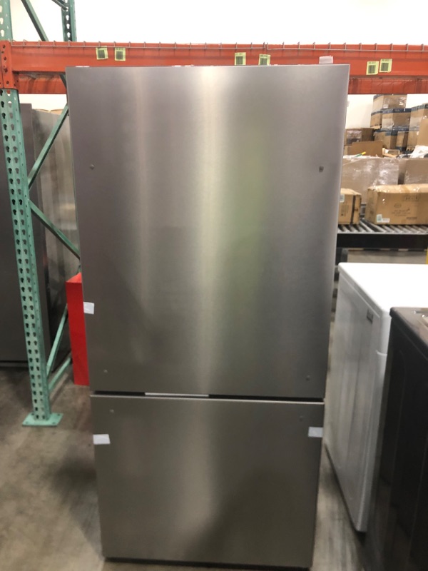 Photo 4 of Hisense 17.2-cu ft Counter-depth Bottom-Freezer Refrigerator (Fingerprint Resistant Stainless Steel) ENERGY STAR

