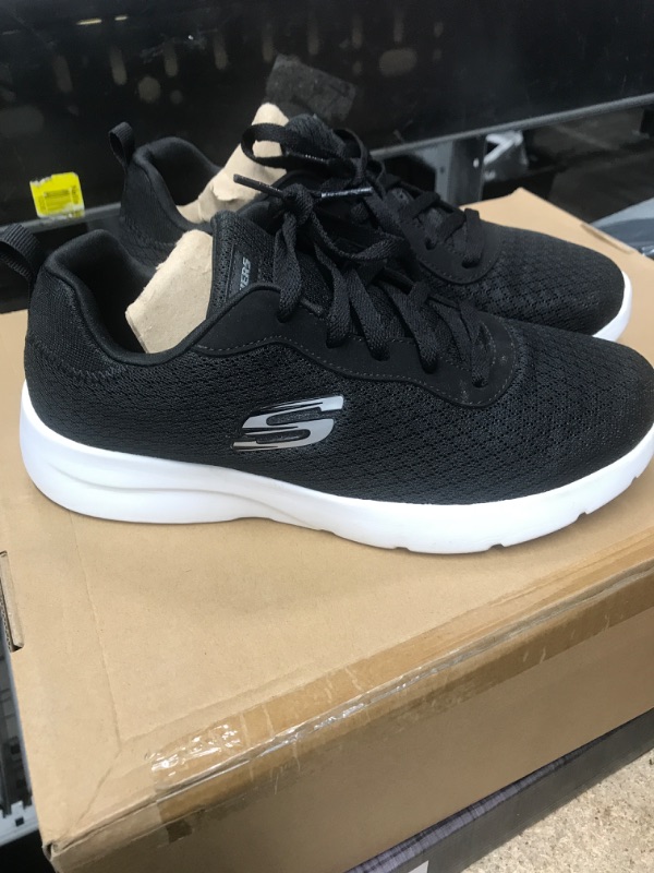 Photo 2 of  Women's Skechers Black Size 9.5
