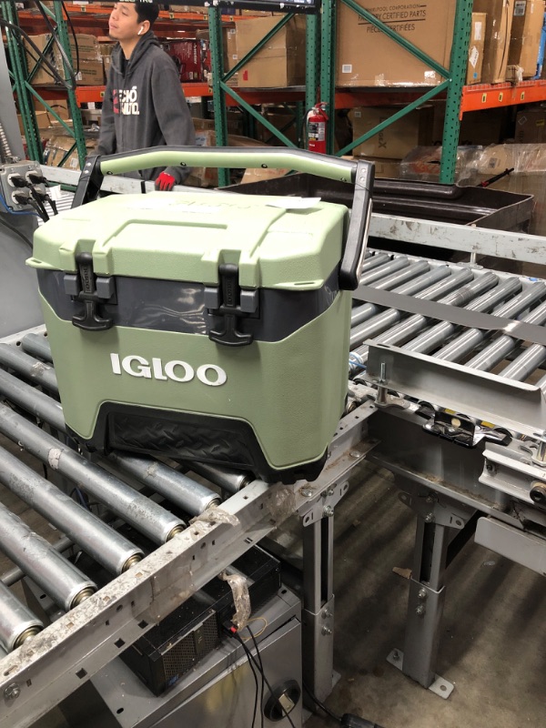 Photo 2 of Igloo Heavy-Duty 25 Qt BMX Ice Chest Cooler with Cool Riser Technology Oil Green Cooler