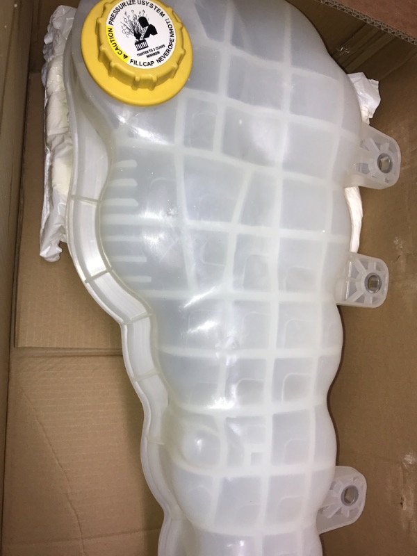 Photo 2 of High Soar Engine Coolant Reservoir Tank for Freightliner Casdadia New Boby Style Trucks 2018 2019 2020