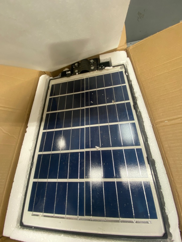 Photo 1 of **SEE NOTES**
SZPOWER 1000W Solar Street Light Outdoor Waterproof IP66, 100000lm