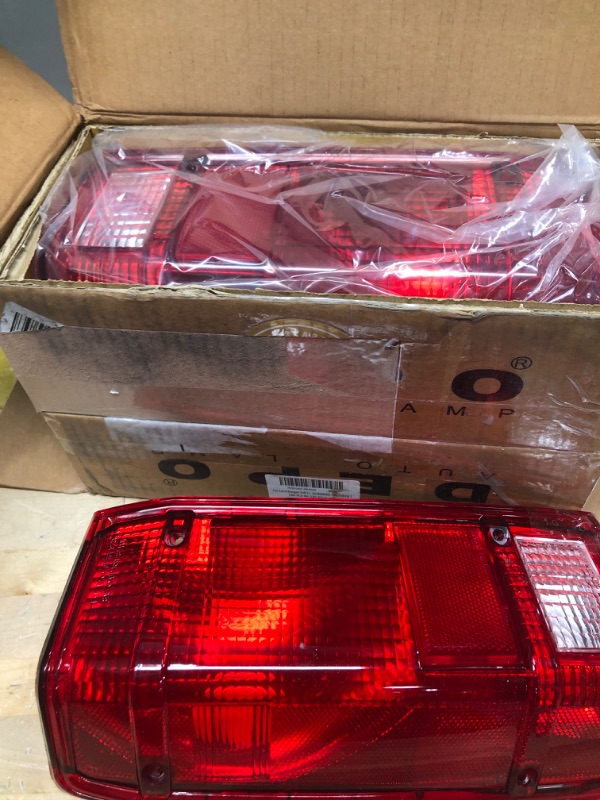 Photo 1 of For Ford Ranger Tail Light Assembly Unit 1991 1992 Pair Driver and Passenger Side For FO2800143 + FO2801143