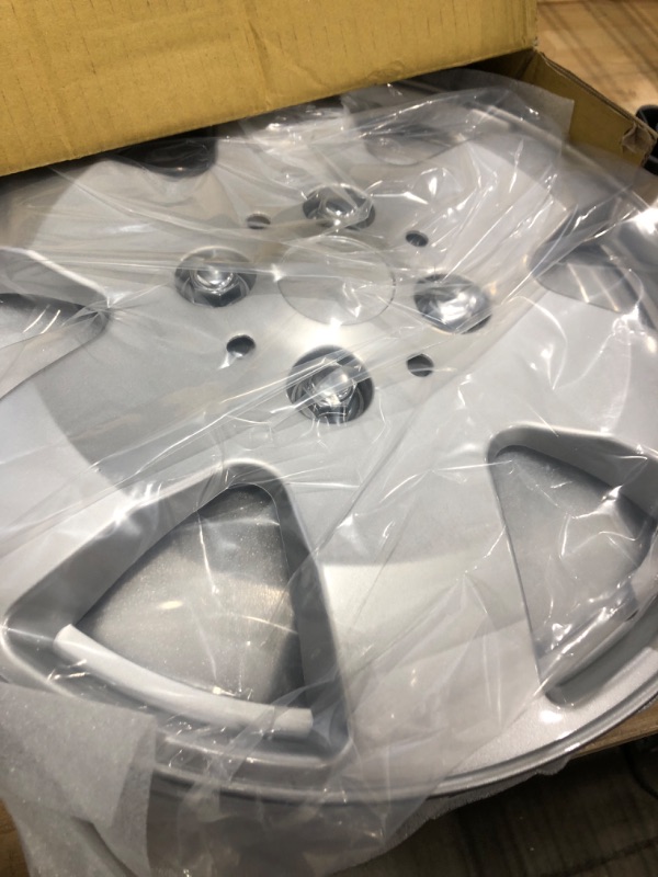 Photo 1 of BDK KT-978-15 Silver 15 Inch Hubcaps Wheel Protection-4 Lug Nuts, OEM Replica Replacement Hub Cap Covers, Easy Installation, Total 4 Pieces (2 Front 2 Rear)