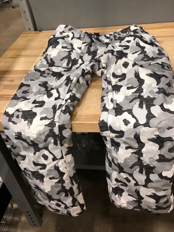 Photo 2 of BOULDER GEAR WHITE CAMO SKI PANTS SIZE 10 LARGE