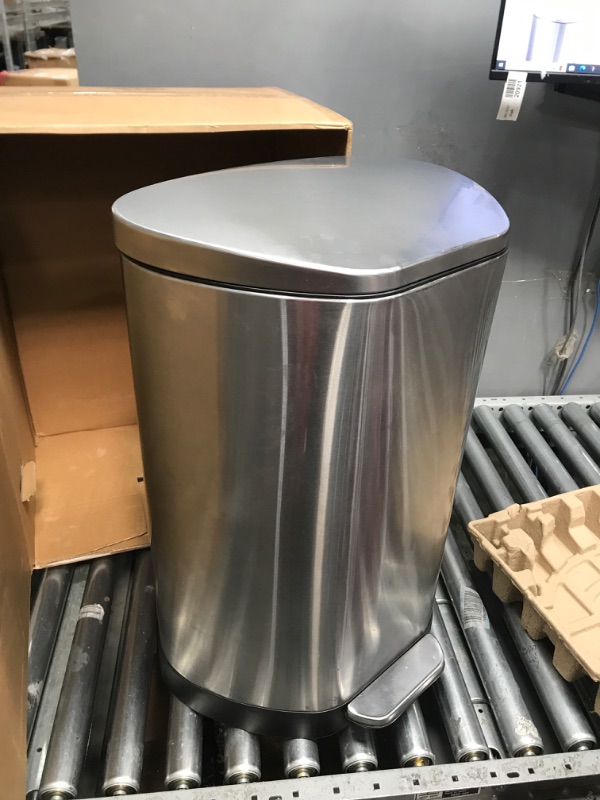 Photo 2 of **READ NOTES BELOW**QUALIAZERO 50L/13Gal Heavy Duty Hands-Free Stainless Steel Commercial/Kitchen Step Trash Can, Fingerprint-Resistant Soft Close Lid Trashcan, 50L / 13 GAL