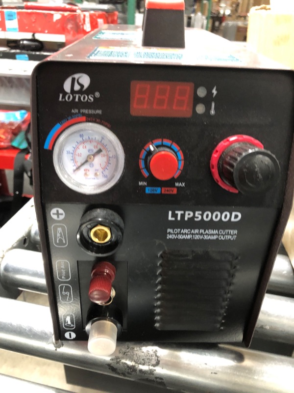 Photo 4 of Lotos Pilot Arc Dual Voltage 50 Amp Plasma Cutter 110V/220V LTP5000D