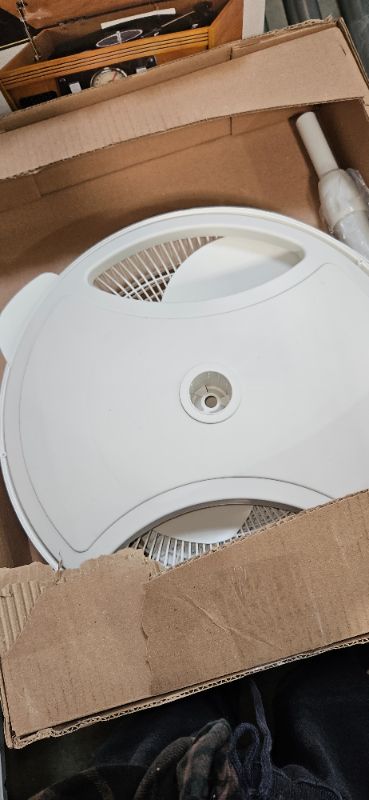 Photo 2 of ***USED - MOTOR MISSING - UNABLE TO TEST***
Lasko 2520 Oscillating Stand Fan,White 16 Inch White 2520 Fan