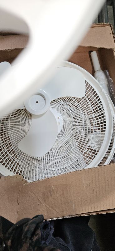 Photo 3 of ***USED - MOTOR MISSING - UNABLE TO TEST***
Lasko 2520 Oscillating Stand Fan,White 16 Inch White 2520 Fan