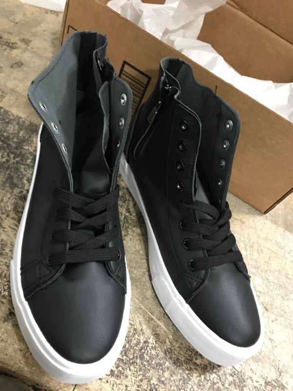 Photo 1 of MENS HI DROP SNEAKERS  SIZE 9