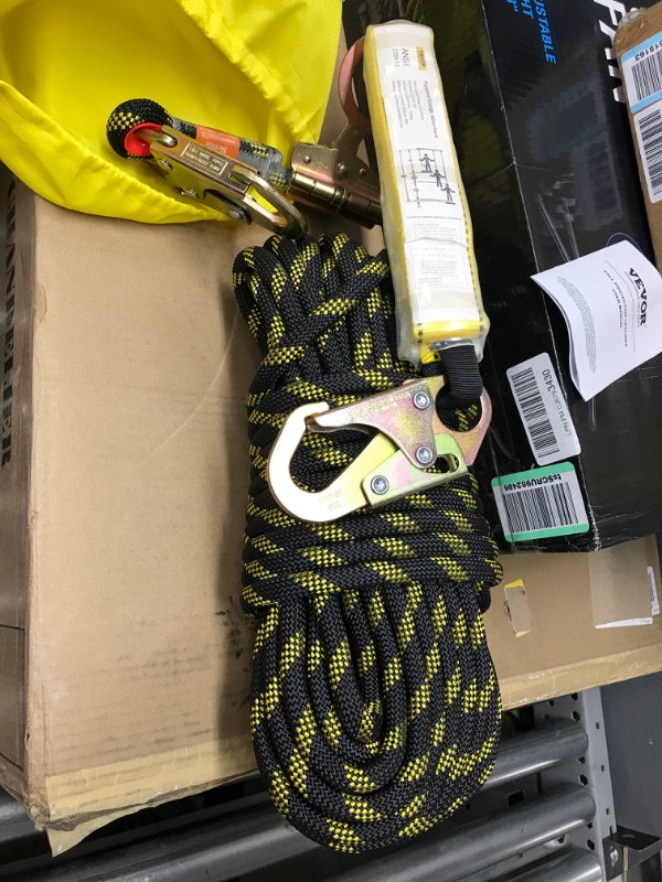 Photo 2 of 
VEVOR Vertical Lifeline Assembly, Fall Protection Rope, Polyester Roofing Rope, CE Compliant Fall Arrest Protection Equipment with Alloy Steel Rope Grab,...
Size:50 FT
Style:Rope