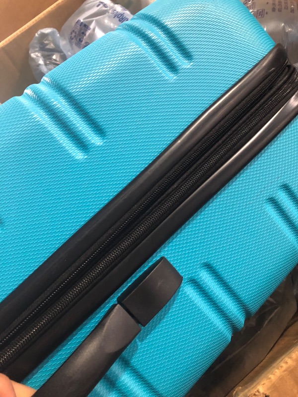 Photo 3 of [READ NOTES]
Rockland Melbourne Hardside Expandable Spinner Wheel Luggage, Turquoise/Aqua, Checked-Large 28-Inch