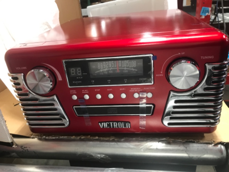 Photo 2 of Victrola 50's Retro Bluetooth Record Player & Multimedia Center & Vintage Vinyl Record Storage and Carrying Case, Fits All Standard Records - 33 1/3 Red Record Player + Carrying Case1007314486
810028581906
