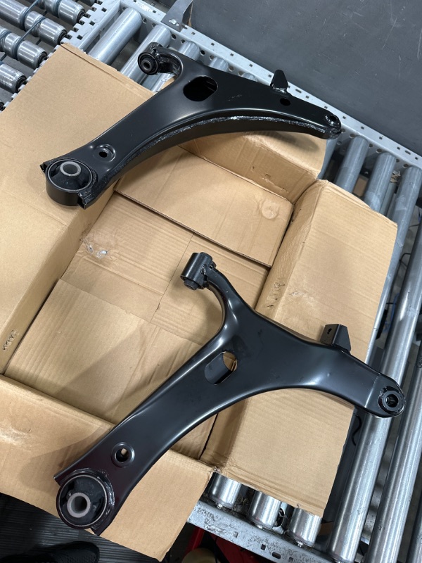 Photo 3 of Left Right Front Lower Control Arm Assembly Compatible 2005 06 07 08 09 Subaru Outback Legacy (Excluding GT spec.B Models) Driver Passenger Side AUQDD 2PCS K622030 K622031 Professional Suspension