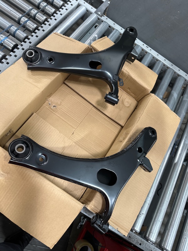 Photo 2 of Left Right Front Lower Control Arm Assembly Compatible 2005 06 07 08 09 Subaru Outback Legacy (Excluding GT spec.B Models) Driver Passenger Side AUQDD 2PCS K622030 K622031 Professional Suspension