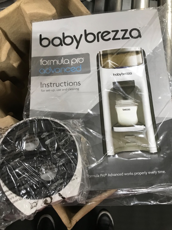 Photo 2 of Baby Brezza New and Improved Formula Pro Advanced Dispenser Machine/bottle not included!!!!